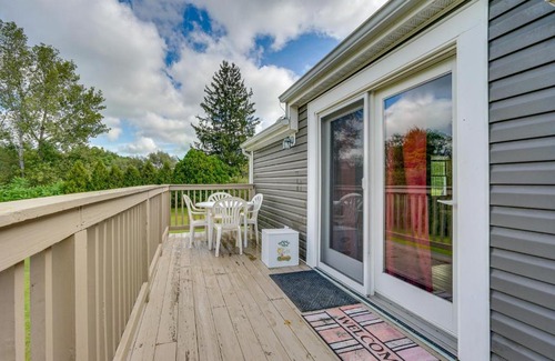 Buskirk Casa | Buskirk Vacation Rental with Deck and Putting Green!