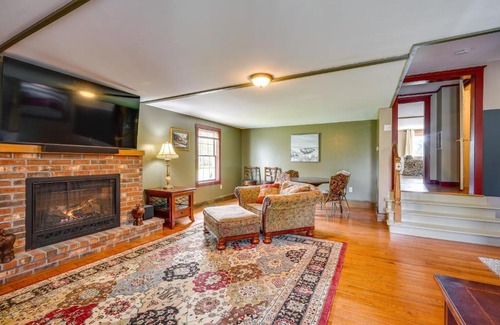Buskirk Casa | Buskirk Vacation Rental with Deck and Putting Green!