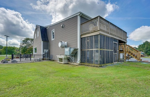 Buskirk Cabaña | Buskirk Vacation Rental w/ Deck & Putting Green!