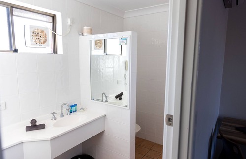 West Busselton Hotel | Busselton Motel