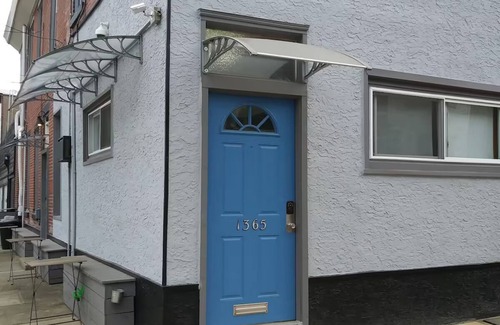 Fishtown Apartamento | BUSSIN efficiency apartment in fab Fishtown Dog-Friendly, fast WiFi, AC, W/D