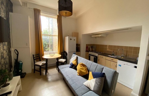 Golborne Apartamento | Bustling Western Apartment