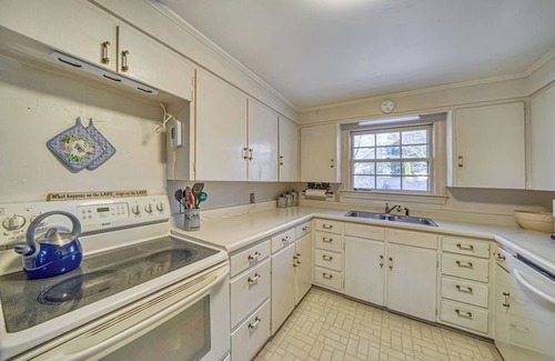 Sunapee Casa | Butler Cottage Lakefront on Lake Sunapee