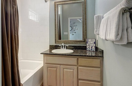 Bella Vista Casa | Buttercup 6bv 2 Bedroom Home by Redawning