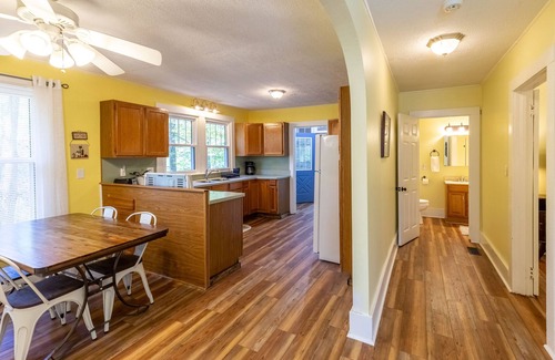 Sylva Cabaña | Buttercup Cottage - Adorable Mountain Cottage Located Close to it All!
