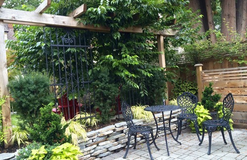Riley Park-Little Mountain Cabaña | Buttercup Guest House
