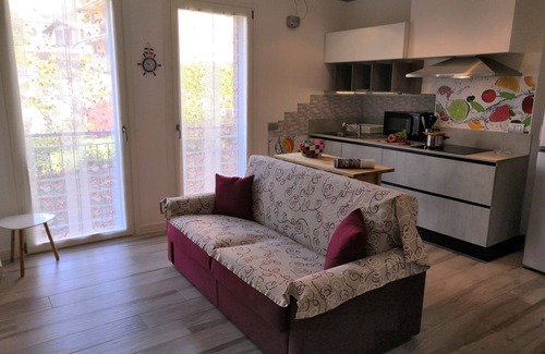 Pallanza Apartamento | Butterfly Apt in Suna with garage, Wifi and A/C