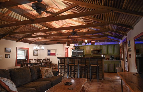 Edom Casa | Butterfly Lake House - Arcridgeranchresort.com