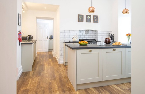 St Ishmaels Casa | Butterhill Grange, Holiday Home St Ishmaels, Near Dale, Sleeps 18, 8 bedrooms, bathrooms