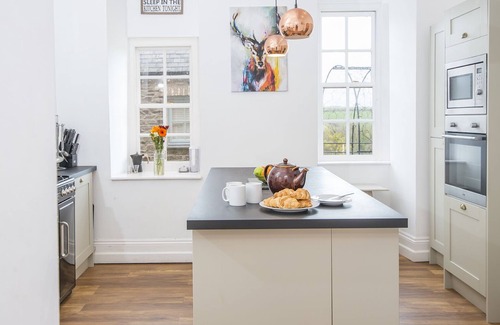 St Ishmaels Casa | Butterhill Grange, Holiday Home St Ishmaels, Near Dale, Sleeps 18, 8 bedrooms, bathrooms