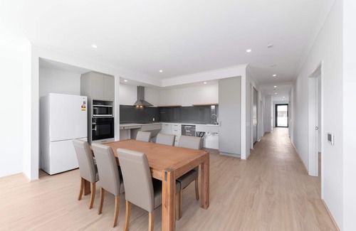 Baldivis Casa | Butterleaf Retreat - accessible 3-bedroom home, with private ensuites