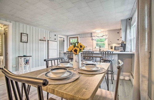 Buzzards Bay Casa | Buttermilk Cottage in Cape Cod: Steps to Beach