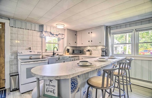 Buzzards Bay Casa | Buttermilk Cottage in Cape Cod: Steps to Beach