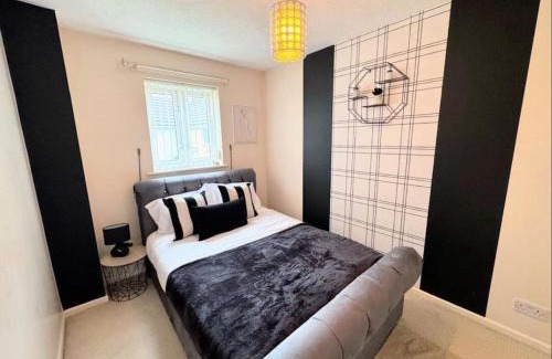 Willesborough Casa | Butterside House - Spacious Retreat with Hot Tub