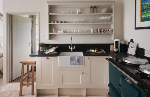 Sticklepath Cabaña | BUTTERWELL COTTAGE AT COLLIHOLE, with open fire in Chagford