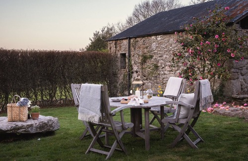 Sticklepath Cabaña | BUTTERWELL COTTAGE AT COLLIHOLE, with open fire in Chagford