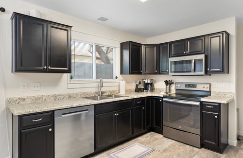 Mesa Casa | Button Bungalow, Spring Fun & Golfing, Hot Tub,BBQ
