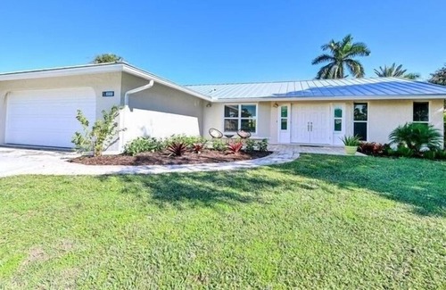Marco Island Casa | Buttonwd 813 - Buttonwood 3 Bedroom Home by Redawning