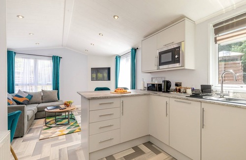 Longnor Casa | Buxton Pet Friendly Lodge with Hot tub