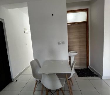 Manyimbo Apartamento | Buxton Point Kandy Three Bedroom Family House
