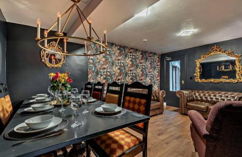 Buxton Casa | Buxton's Victorian Bijoux House - Whole Place