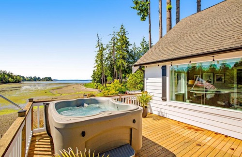 Grapeview Casa | Buzz & Christa's Beach House