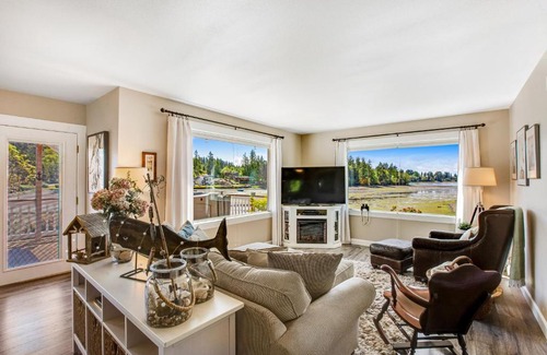 Grapeview Casa | Buzz & Christa's Beach House