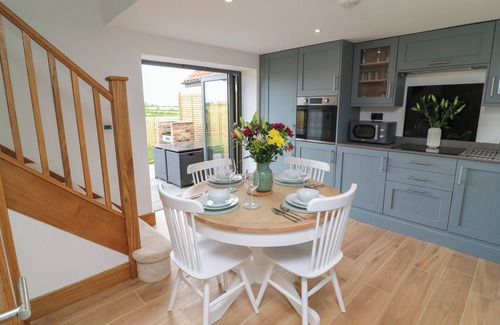 Metheringham Casa | BUZZARD BARN, pet friendly, luxury holiday cottage in Woodhall Spa