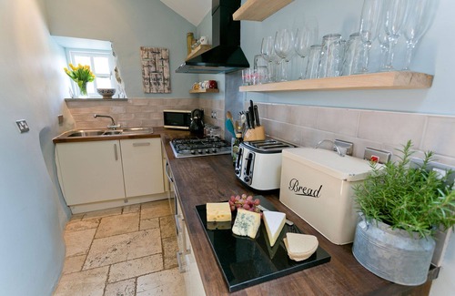 Llanfaethlu Apartamento | Bwthyn Derwen - a coastal that sleeps 4 guests in 2 bedrooms