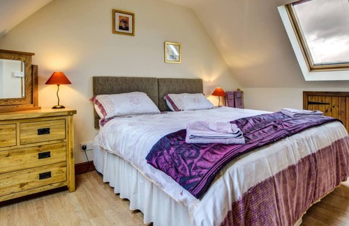 Meifod Casa | Dos ríos fluyen a través de la granja lechera, de vacuno y ovino en funcionamiento en el valle de Vyrnwy que es el anfitrión.