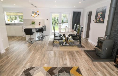 Cemaes Bay Casa | Bwthyn Eirlys Snowdrop Cottage