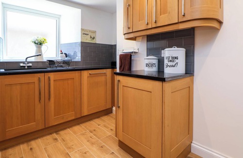 Babell Cabaña | BWTHYN TAID, country holiday cottage, with a garden in Holywell