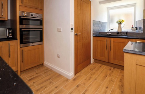 Babell Cabaña | BWTHYN TAID, country holiday cottage, with a garden in Holywell