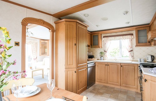 Cylch-Y-Garn Cabaña | BWTHYN Y BAE LODGE, pet friendly, with a garden in Llanfaethlu