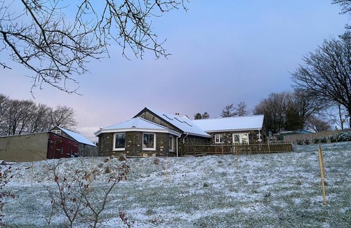 Talgarreg Cabaña | Bwythn Derrick, 2 bedroomed cosy cottage in the beautiful West Wales countryside