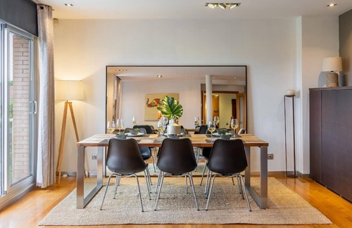 La Vila Olimpica del Poblenou Apartamento | Junto al litoral más lujoso de Barcelona, en la antigua Villa Olímpica, un ático privado de 5 habita