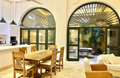 Centro Hotel | by Calamari Homes - El Porvenir