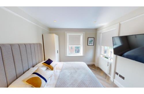 Hope Street Apartamento | By Cathedral Kitchen Island Tv Wd Access