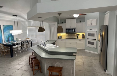 Port Saint Lucie Casa | By golf/beaches ~ Heated Saltwater Pool ~ King Bed