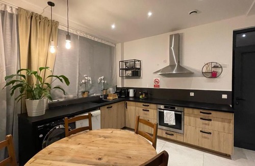 Villemomble Apartamento | By Nuit-Parisienne : city-view