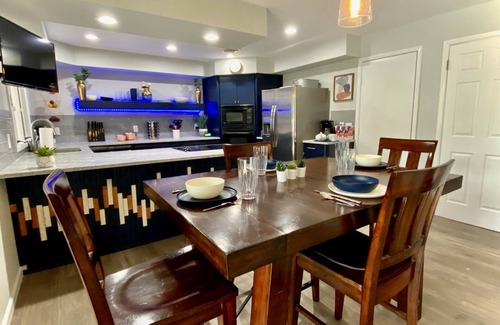 Shirley Casa | By NYC & Hamptons! Private Hot Tub, Pool Table - AMENITIES!