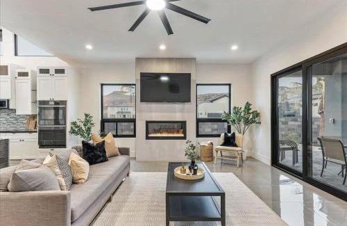 Hurricane Casa | By Sand Hollow Rooftop Patio & Private Hot Tub
