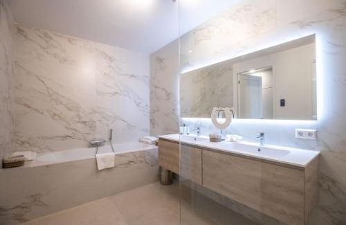 Cadzand-Bad Apartamento | By Sea, Full Sea View, balcony, use of hotel Pool and Sauna
