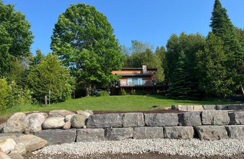 Wiarton Casa | By The Bay Cozy Waterfront Retreat