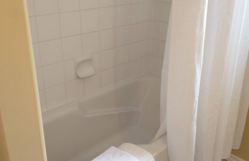 Chemainus Casa | By the Bay Lavender's Villa- Sunset Suite
