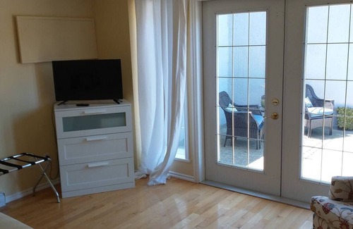 Chemainus Casa | By the Bay Lavender's Villa- Sunset Suite