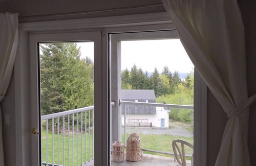 Chemainus Casa | By the Bay Lavender's Villa-Beach Suite