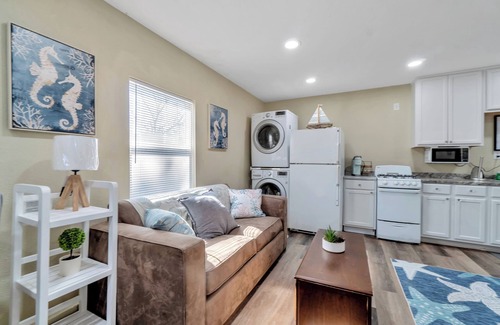 East Pensacola Heights Apartamento | By the Bayou, New ADU iwith pool!