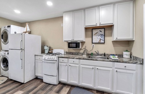 East Pensacola Heights Apartamento | By the Bayou, New ADU iwith pool!