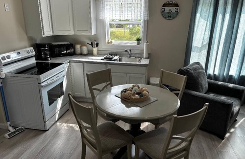 Deer Lake Apartamento | By the Beach - Unit B Beautiful Beachside Retreat